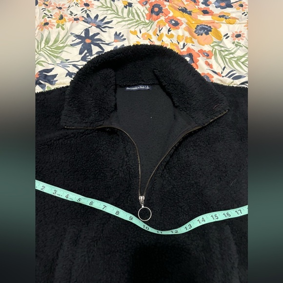 Super Cozy Abercrombie Teddy Zip Up Small - Picture 9 of 16